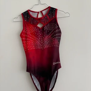 QUATRO dräkt  - Gymnastik dräkt i storlek dam xs. Använd 1-2 gånger. Original pris 950kr