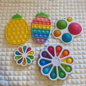 Fidget Toys - Fem stycken fidget Toys. Säljer alla tillsammans. Gott skick🌟