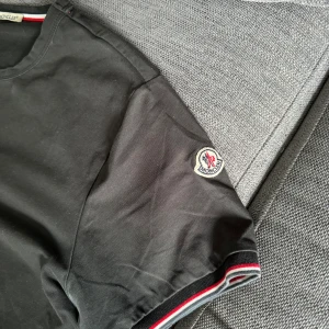 Moncler t-shirt - Moncler s/m