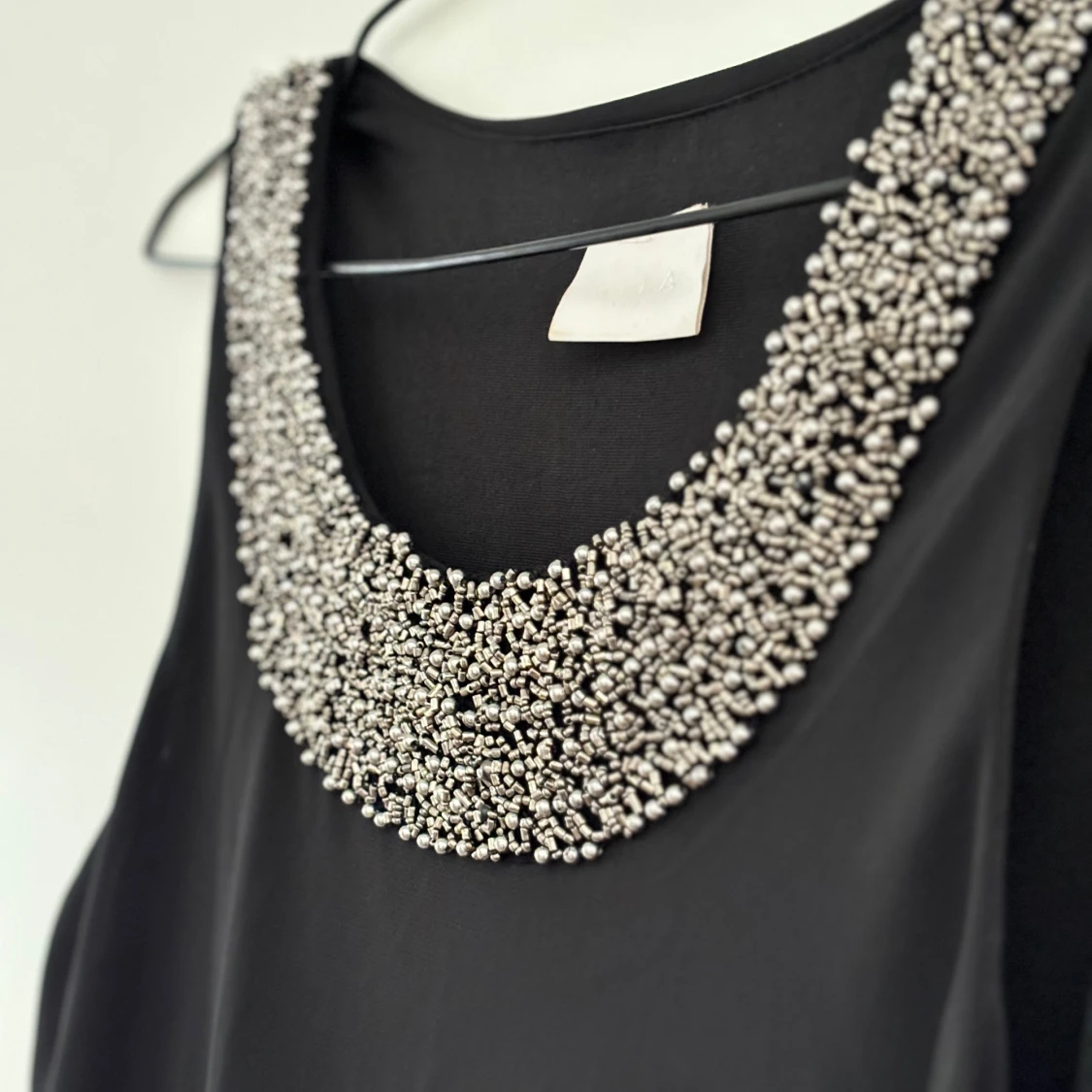 Klänning med pärlor  - 91