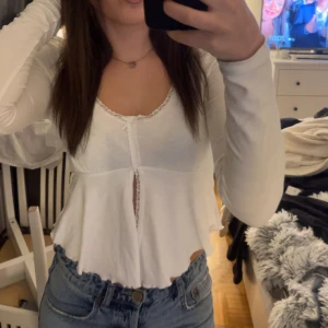 Vit tröja från gina  - Använd några gånger men som ny 