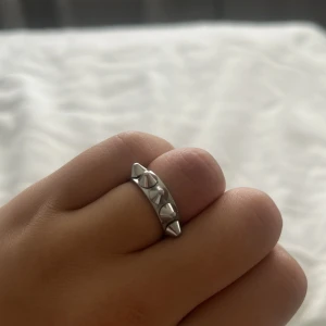 Edblad ring - Jättesöt ring som säljs för att jag har bytt till guld smycken. Topp skick, använd få gånger.💕💕pris går att diskutera 