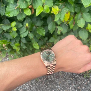 Seiko Mod - Säljer nu denna sjukt feta seiko klockan med romerska siffror och en schysst grön urtavla. Diametern är 40 mm. Klockan är i nyskick och bara använd ett fåtal gånger. Skriv privat för fler frågor!