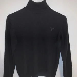 Merinoull polotröja från Gant - Vintage turtleneck polotröja från Gant i Merinoull  Storleklappen är borttagen men mest troligen en S/Xs