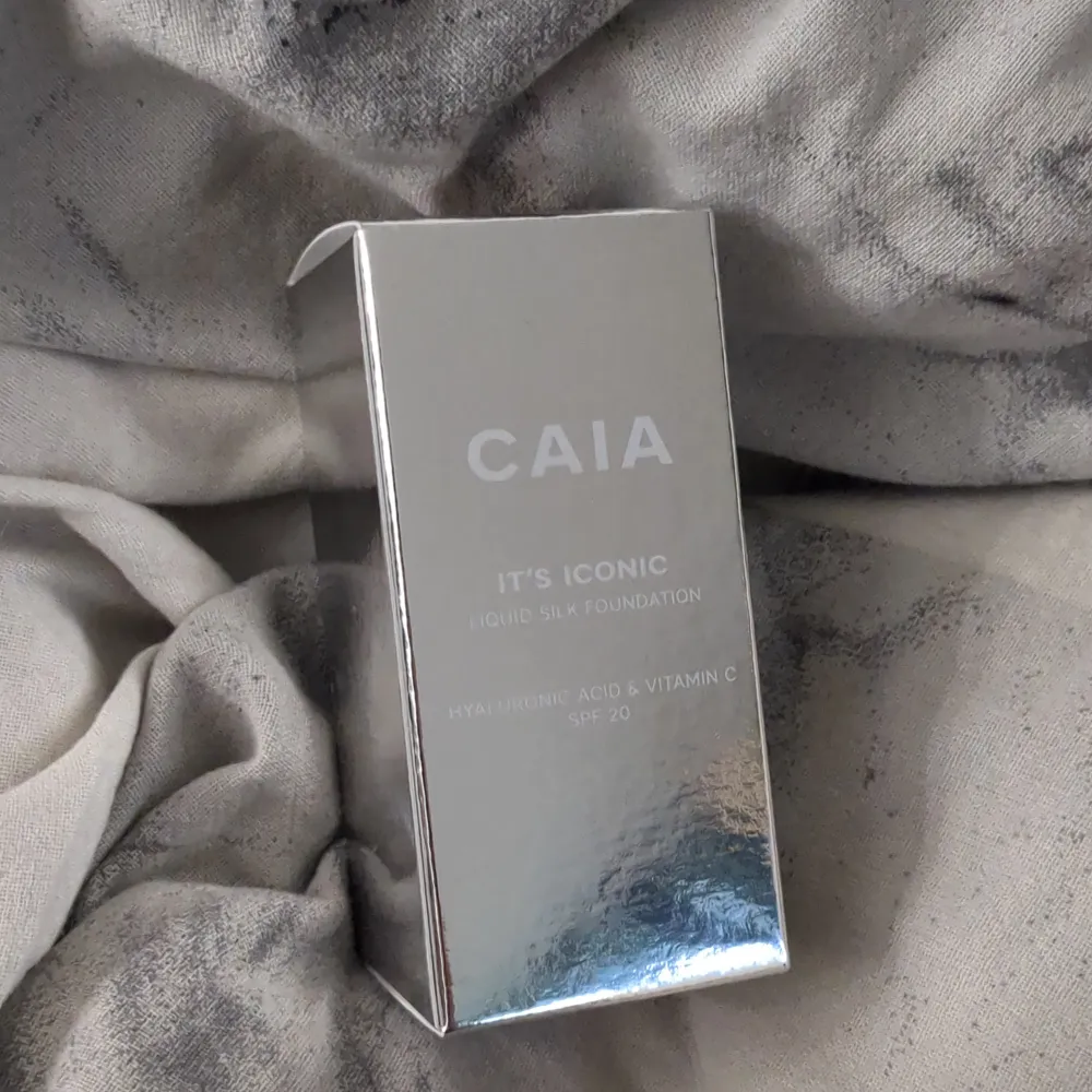 Jag säljer min IT'S ICONIC foundation från Caia eftersom jag råkade köpa en extra. Köpte den när det var 50% rea på hemsidan och förpackningen är obruten. Fast pris 140kr Kan mötas upp i Karlstad/Arvika.. Beauty.