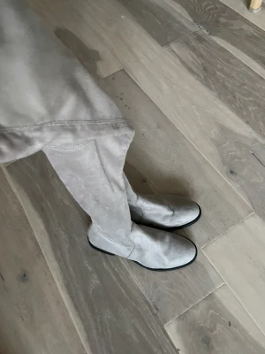 Nya! Stövlar - Helt nya stövlar, aldrig använda Var för små för mig