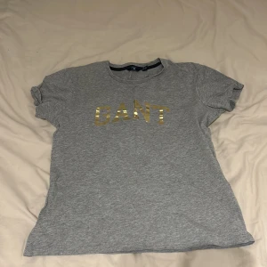 Grå gant tröja  - En fin gant tröja. Nästan aldrig andvänd så i fint skick💕💕