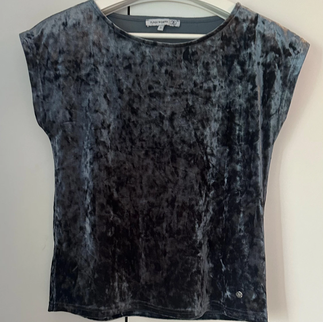 Blå satin tröja - 90