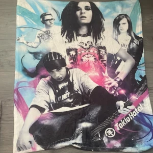 Tokio hotel filt - Ganska ny skick, har inte används mycket