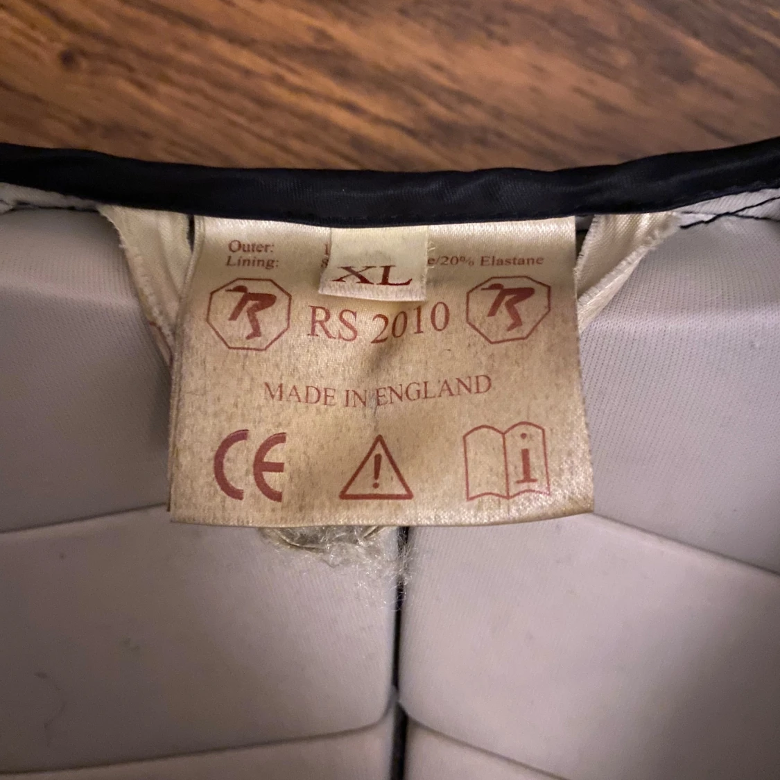 Svart skyddsväst - 90