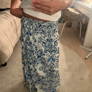 Blå långkjol  - Snyggaste blåa långkjolen