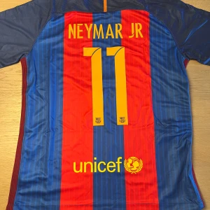 Neymar jr  - Neymar 2017 replika tröja, väldigt bra tröja med tagg 