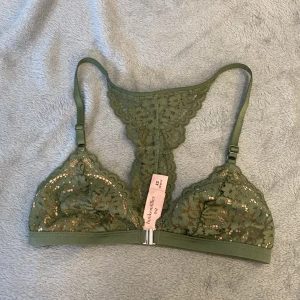Hunkemöller BH - Har aldrig använt. Knäpps framme.