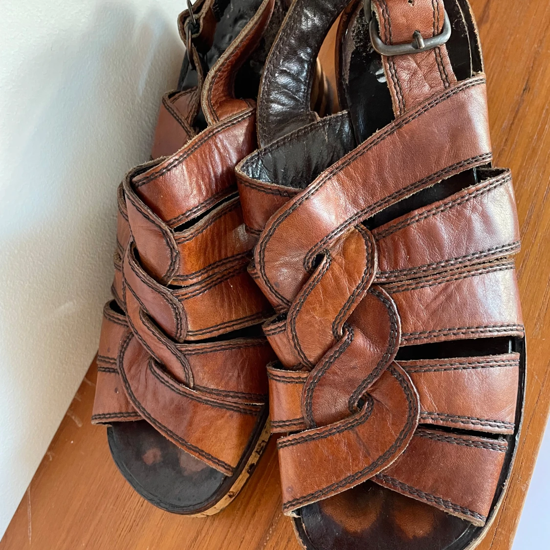 Retro träsandaler - 90