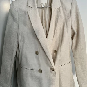 Kavaj - Kavaj från hm. Använd 1 gång. 