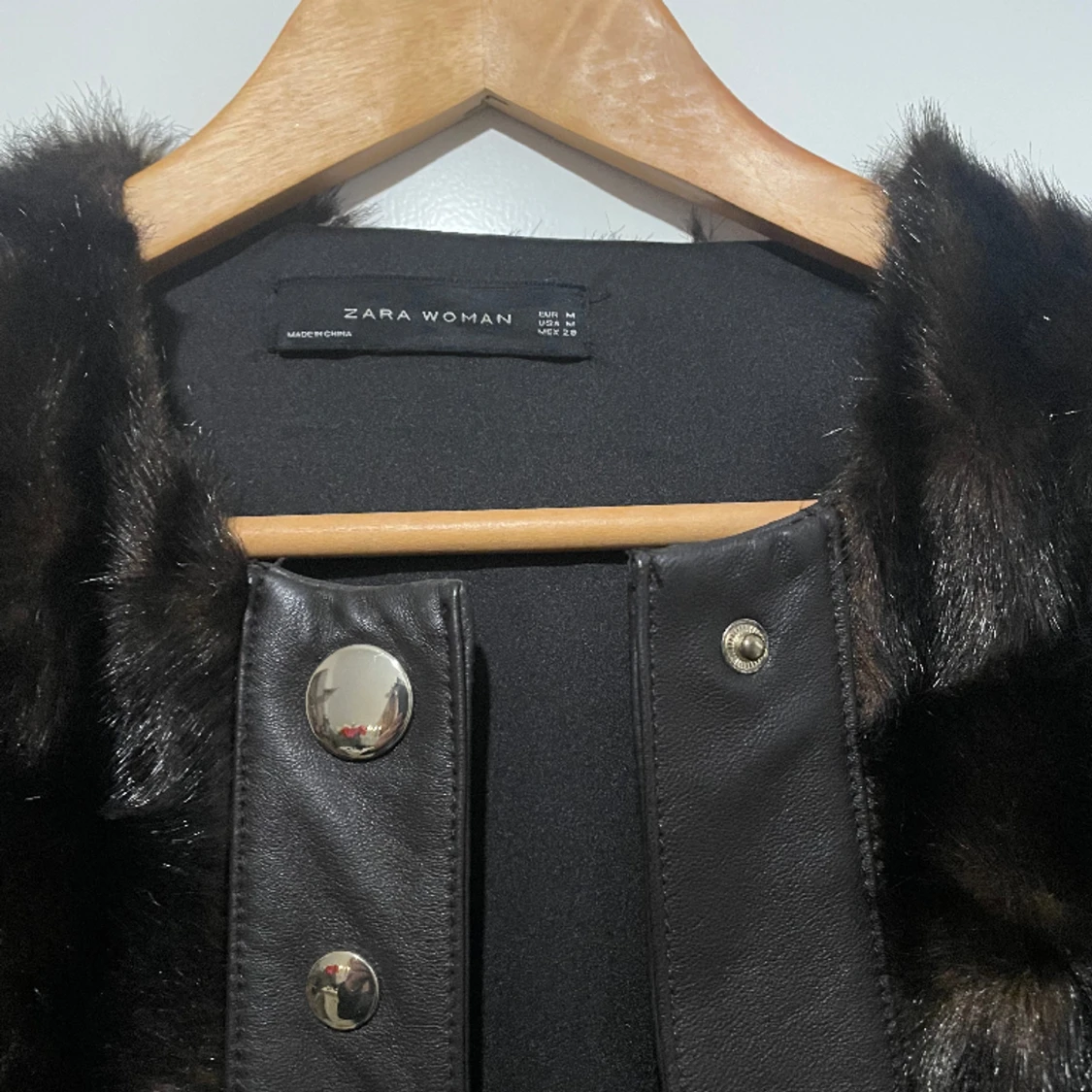 Pälsliknande jacka från Zara Stl M - 90