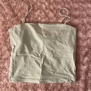 Ljus grönt linne  - Inte min typ av stil. Ljus grönt fint linne. 