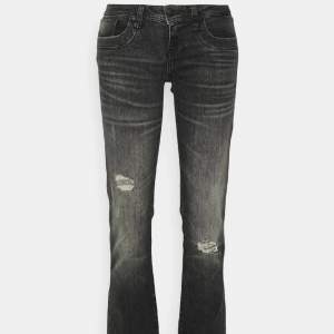 Säljer mina jättefina Ltb valerie jeans då det inte passa i längden, superfint fint skick och bara testade. Skulle även kunna byta mot W28L30. Priset går att diskutera💗
