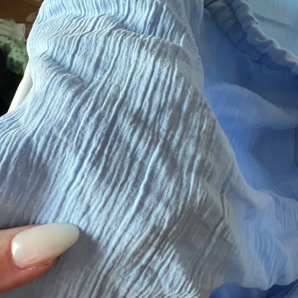 Ett par sköna blåa byxor från zara, bättre bilder vid intresse🩵. Farkut & Housut.