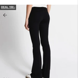 Svarta yoga pants - Säljer mina nya svarta vikner yoga pants från lager 157 i storlek xxs men känns mer som xs/s. Endast testade och i nyskick, skriv om frågor ❤️❤️ priset kan som vanligt diskuteras 💗