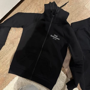 Peak performance hoodie - Använd fåtal gånger, bra skick 