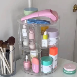 360° organizer  - En nästan oanvänd snurrande organizer för allt möjligt tex hudvård och smink! Köpt från amazon, och har flera ”hyllplan” man kan sätta hur man vill! Skriv för frågor🫶🏻(lånade bilder)