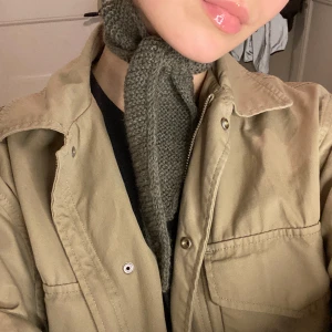 Virkad scarf 🎀 - 💘 Virkad scarf. Så himla fin & perfekt sista touch till en outfit.  💘 Supermjuk & värmande.  Virkas på beställning. Önskas en speciell färg går det att lösa 💘💘  