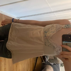 Söt top🎀 -  Super söt topp som inte längre kommer till användning det är bara skriva om ni har några frågor och funderingar!❤️