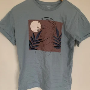 t-shirt med tryck💞 - helt oanvänd t-shirt från name it, 158-164, ljusare i verkligheten💗