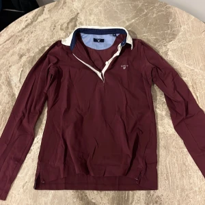 Gant tröja  - Vinröd Grant tröja i fint skick