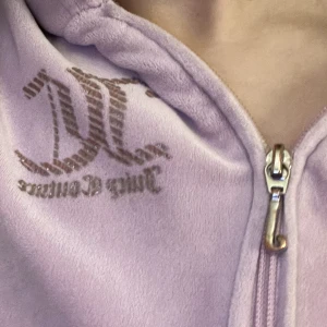 Juicy tröja!!🩷🩷 - Juicy tröja🩷🩷 Änvlnd ganska många gånger som man kanske ser. 