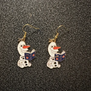 Örhänge med Frost - Nya örhänge med Frost. Krokarna är inköpta som nickelsäkra.