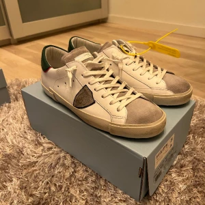 Philippe model skor - Säljer dessa helt nya Philippe model skor! Storlek 42 men skulle säga att dom passar 41 också, box och tags finns