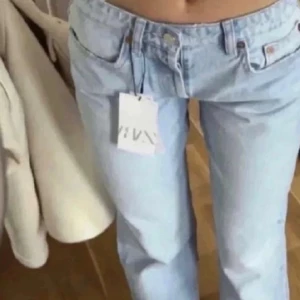 Jeans zara - Low waist jeans zara Storlek 38 men skulle säga att de passar en 36  Fint skick! 240kr+frakt