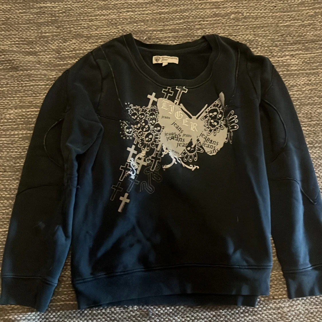 Säljer för att den passar inte mig i stilen