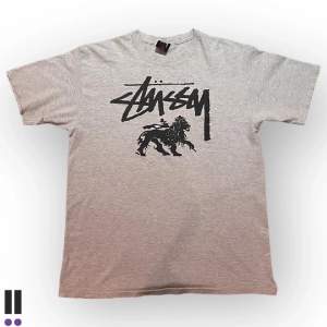 Stussy graphic t shirt i bra skick säljes då den inte kommer till användning