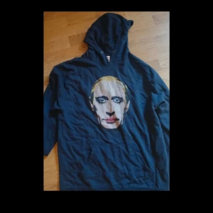 Putin med horsmink - Puntin sminkad som prostituerad Liten i storlek