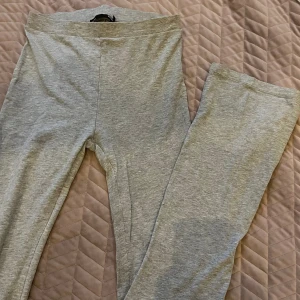 bootcut leggings - grå leggings från Lager 157. som nya
