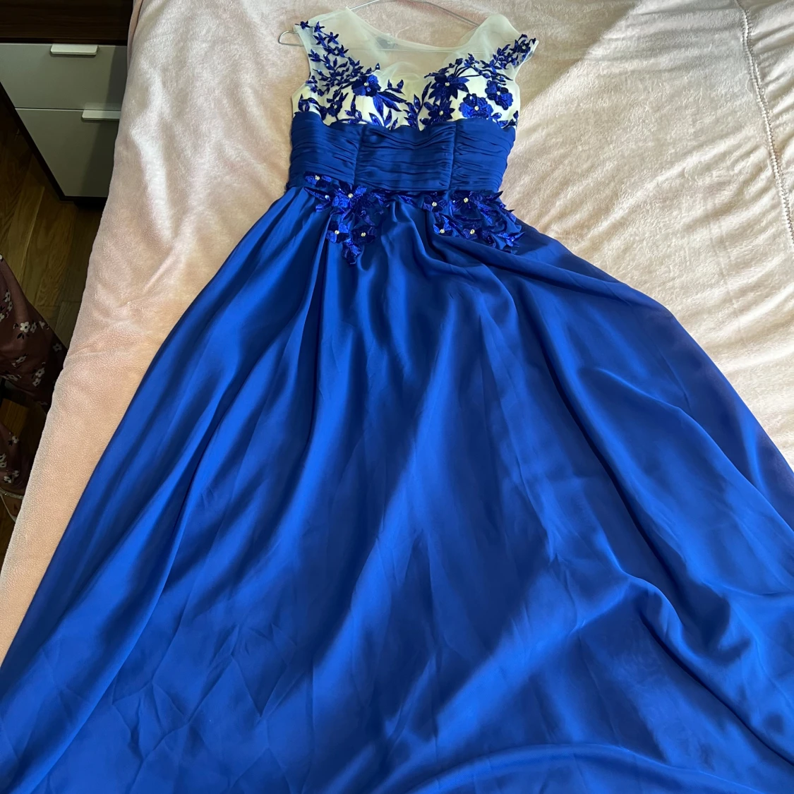 Blå/vit festklänning 