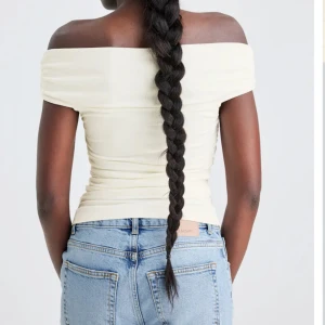 Bikbok topp  - Säljer denna tröjan fast i vit och svart super fin nu i sommar💖kostar 250 st