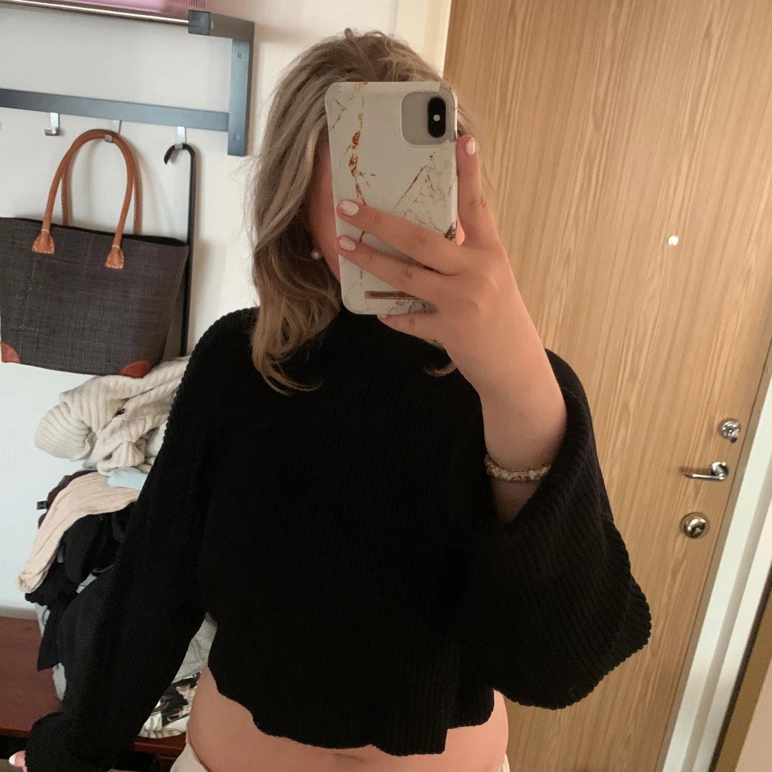 Svart croppad stickad tröja