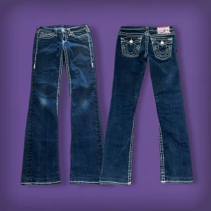 True religion jeans - Ett par fina raka och vintage true religion jeans, bra skick! Hör av dig med frågor!💗