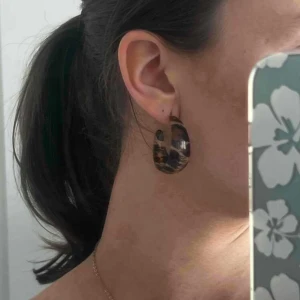 Leopard Mönstrade Hoop Örhängen  - Jättefina! 🐆 Från Raglady By Tara 💘