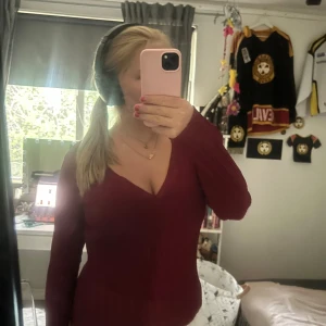 Tröja - Röd långärmad genomskinlig tröja. Storlek L men passar även mindre❤️