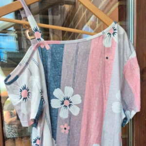 Topp  - Oanvänd  Storlek 44/46 