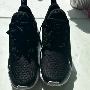 Nike air Max 270 - Säljer mina oanvända Air Max skor då dom ej kommer till användning. Helt nya!