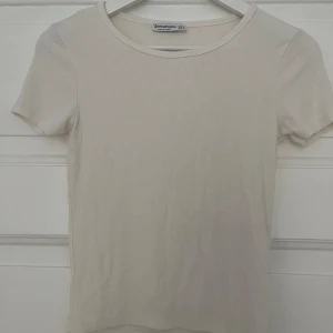 T-shirt - Stradivarius  Stretchig Storlek M Inga defekter 