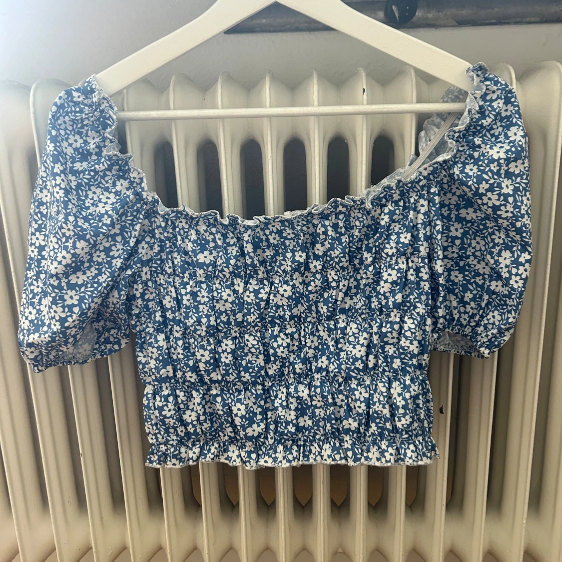 Blommig offshoulder topp
