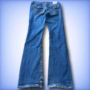 Ett par jätte fina bootcut, LA idol USA jeans  Hör av dig ifall du har frågor!😊