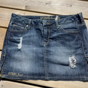 Jeans kjol - Supergullig guess kjol, intresskoll, skriv för mer bilder🩷🩷